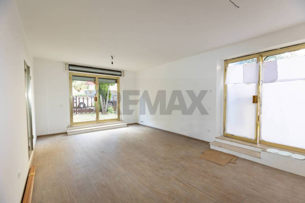 negozio in affitto a Jesi