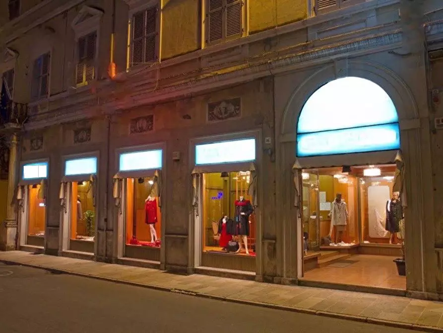 locale commerciale in affitto a Jesi