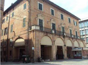 negozio in affitto a Jesi