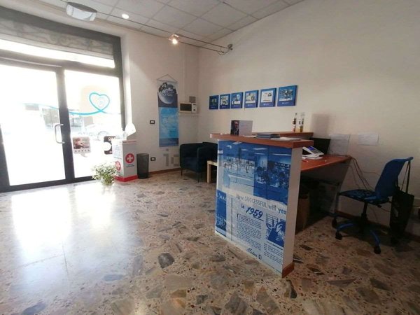 locale commerciale in affitto a Jesi