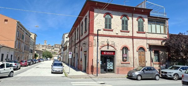quadrivano in affitto a Jesi