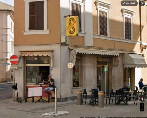 locale commerciale in affitto a Jesi