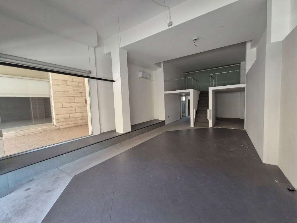 locale commerciale in affitto a Jesi