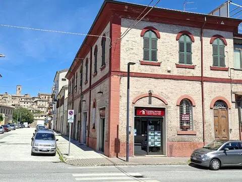 quadrivano in affitto a Jesi