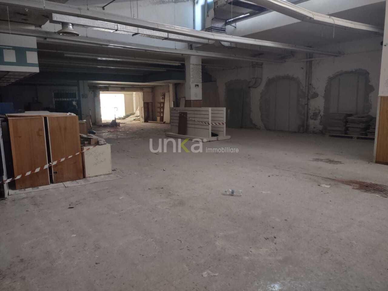 locale commerciale in affitto a Jesi