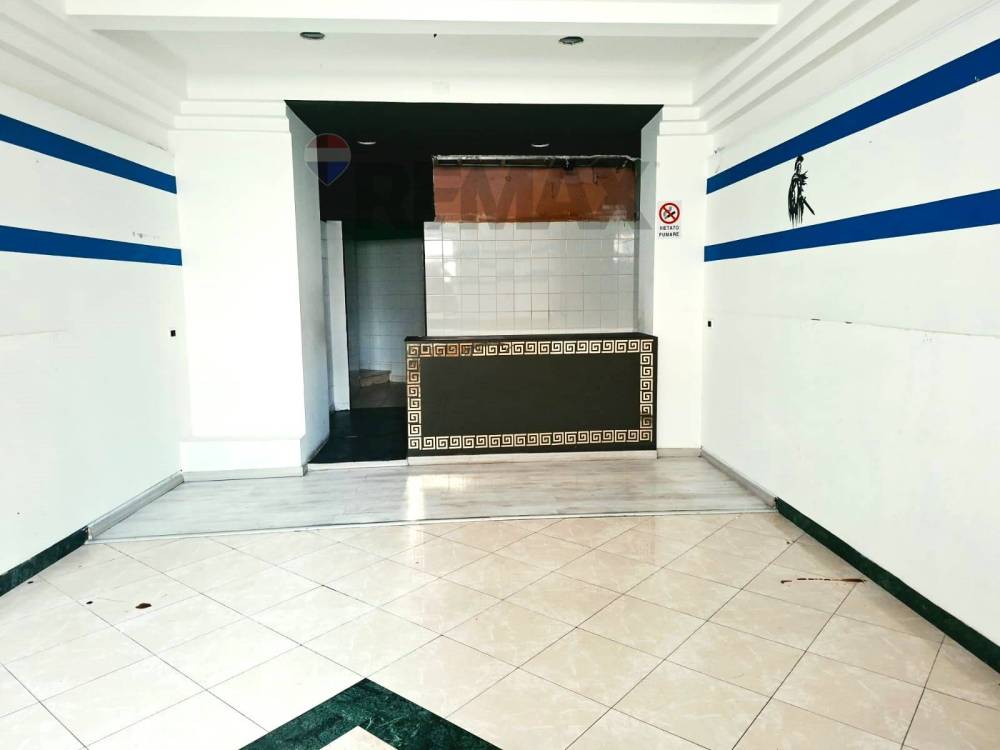 locale commerciale in affitto a Jesi