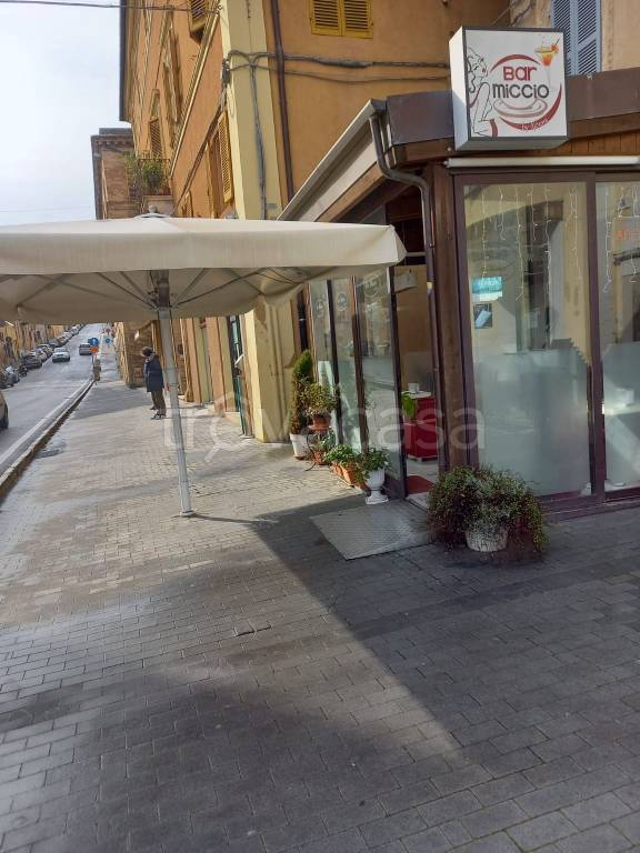 negozio in affitto a Loreto