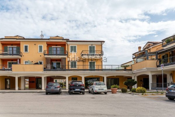 locale commerciale in affitto a Loreto