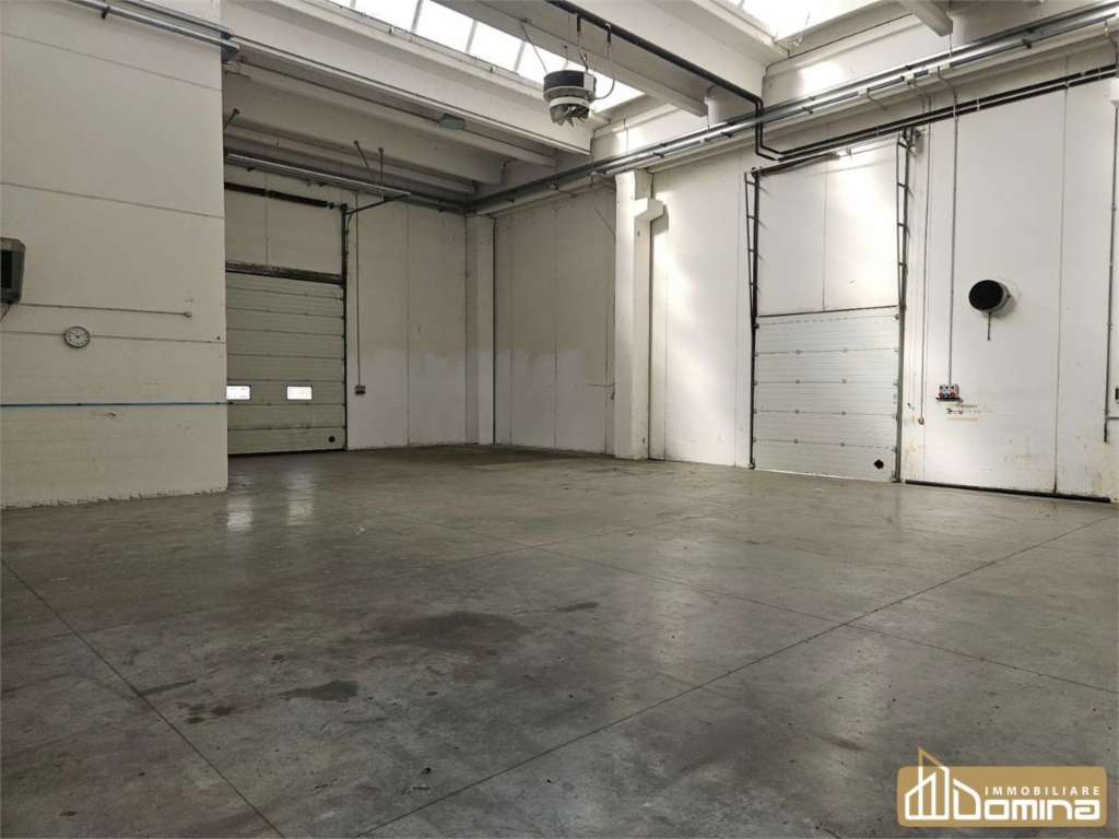 locale commerciale in affitto a Loreto in zona Villa Musone