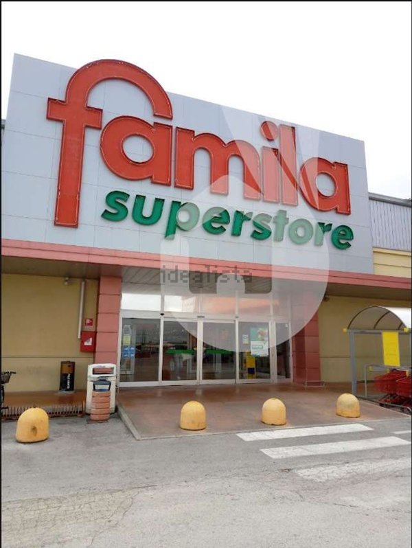 negozio in affitto a Montemarciano