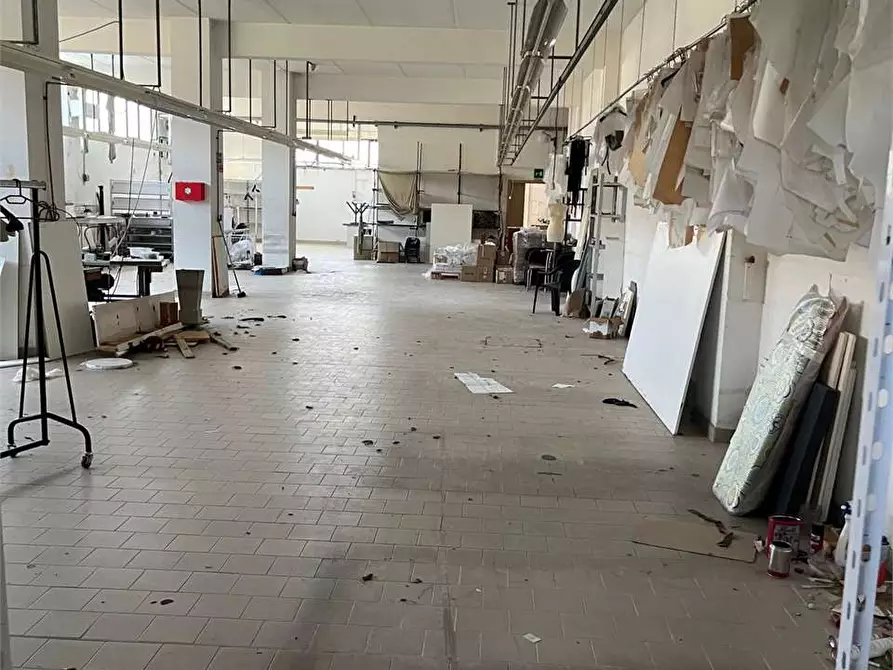 locale di sgombero in affitto a Monte San Vito in zona Borghetto