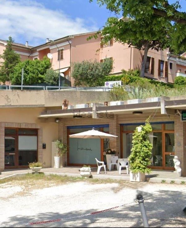 locale commerciale in affitto a Numana