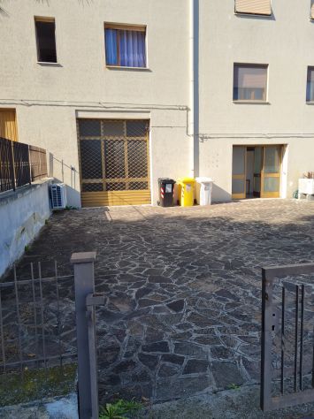 locale commerciale in affitto ad Osimo