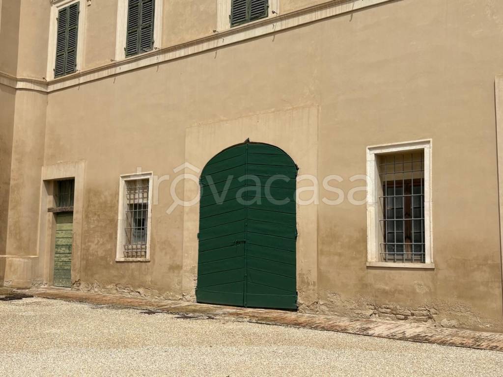 locale di sgombero in affitto ad Osimo