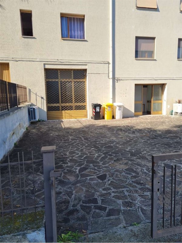 locale di sgombero in affitto ad Osimo