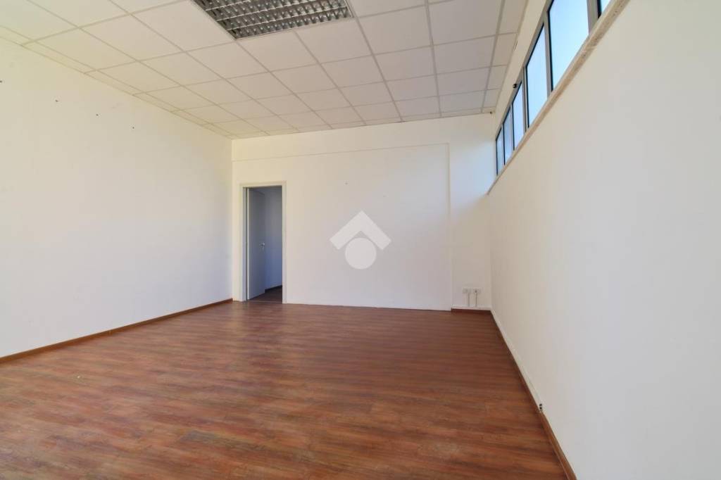 negozio in affitto ad Osimo in zona San Biagio