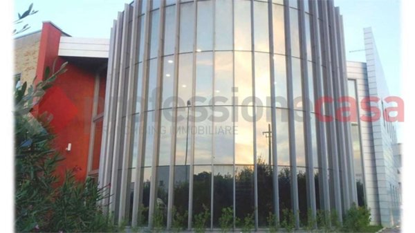 negozio in affitto ad Osimo