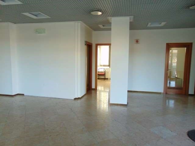 ufficio in affitto ad Osimo in zona Osimo Stazione