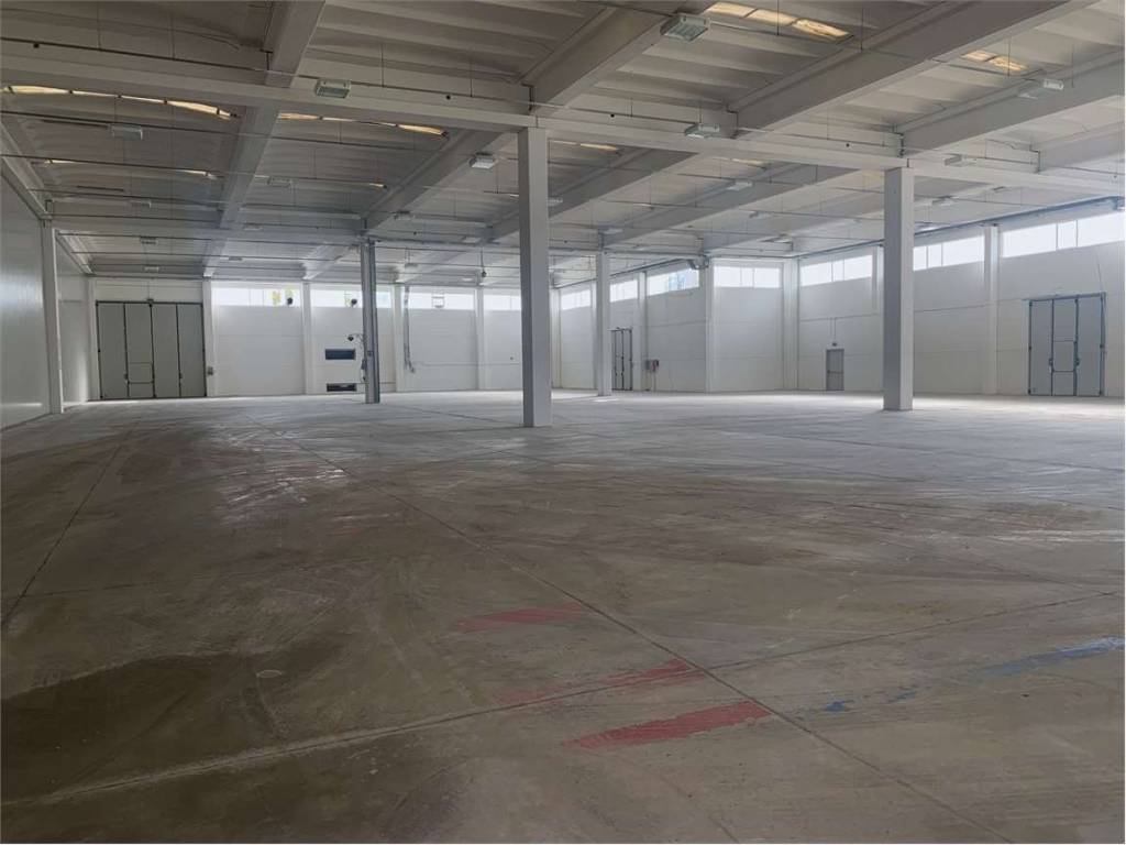 locale commerciale in affitto ad Osimo
