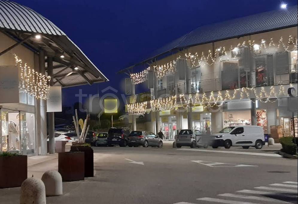 negozio in affitto ad Osimo