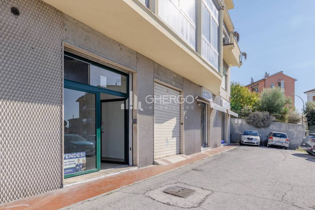 negozio in affitto ad Osimo