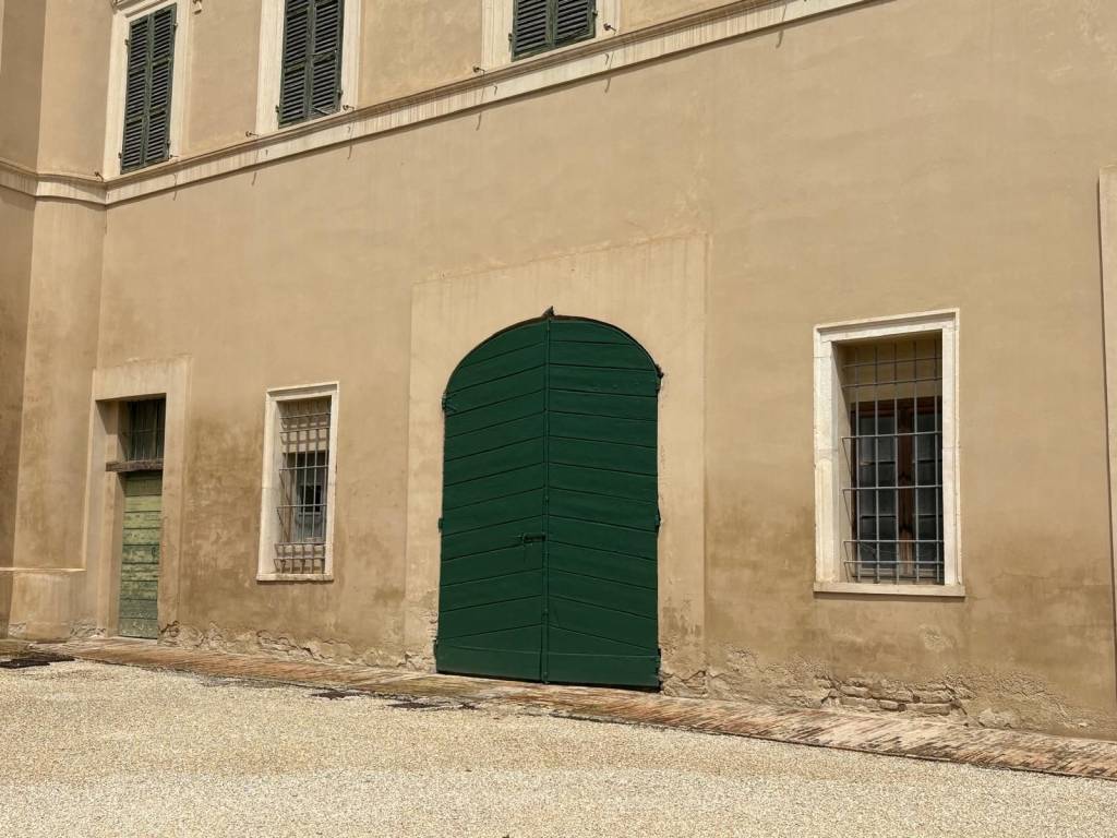 locale di sgombero in affitto ad Osimo