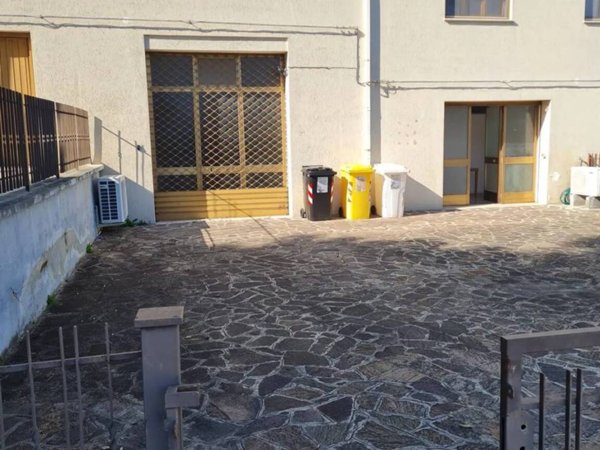 locale commerciale in affitto ad Osimo
