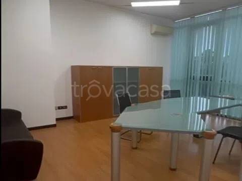 ufficio in affitto ad Osimo in zona Osimo Stazione