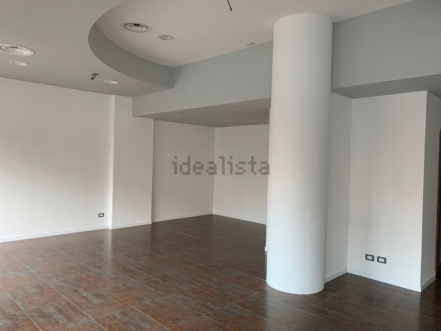 locale commerciale in affitto ad Osimo