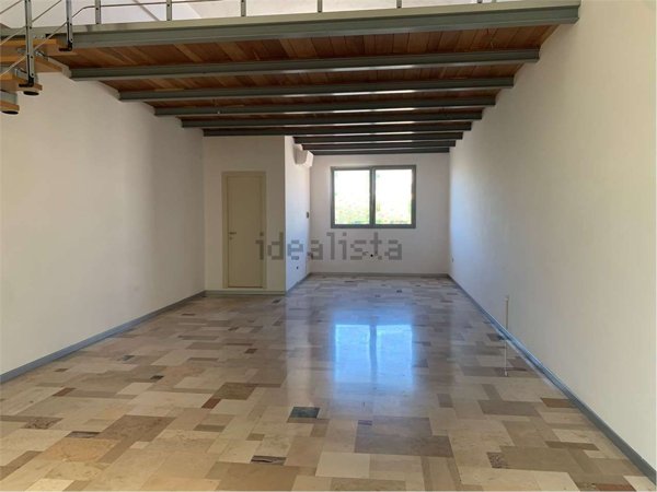 locale commerciale in affitto ad Osimo