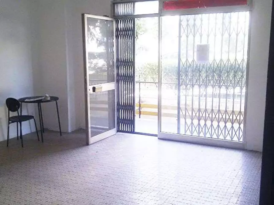 locale commerciale in affitto ad Osimo
