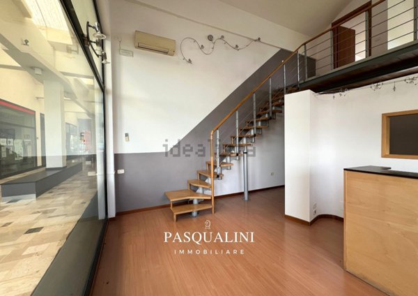 locale commerciale in affitto ad Osimo