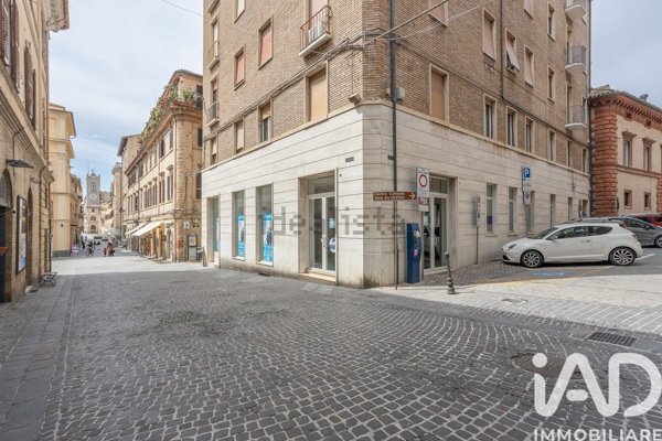 locale di sgombero in affitto ad Osimo