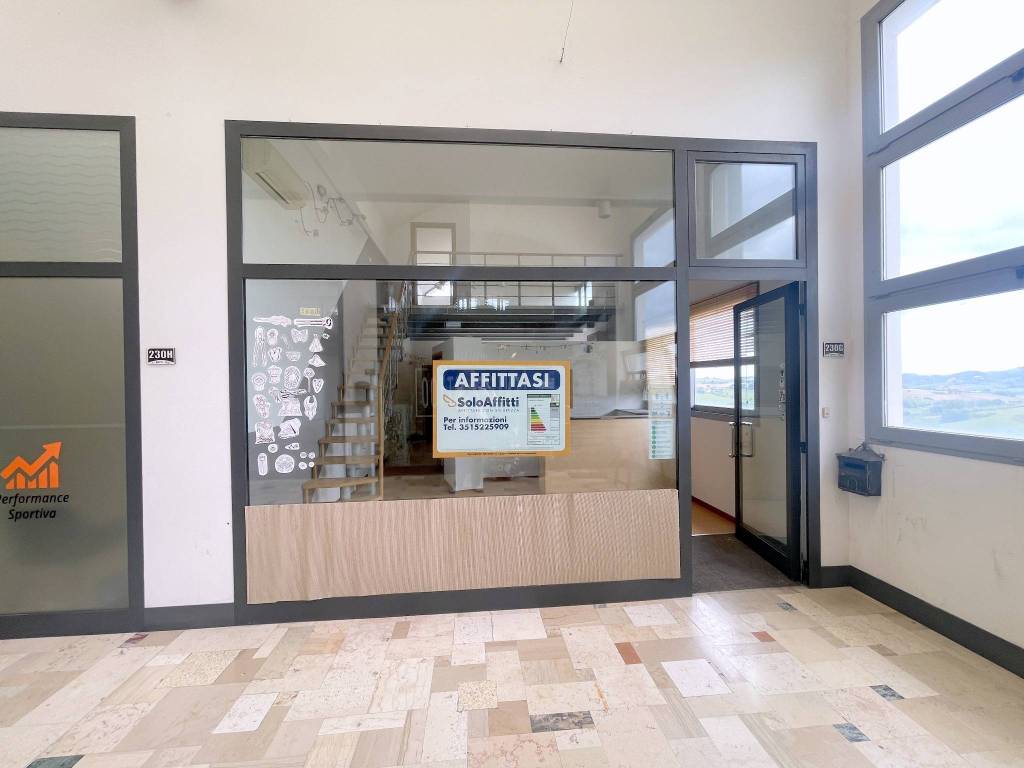 negozio in affitto ad Osimo