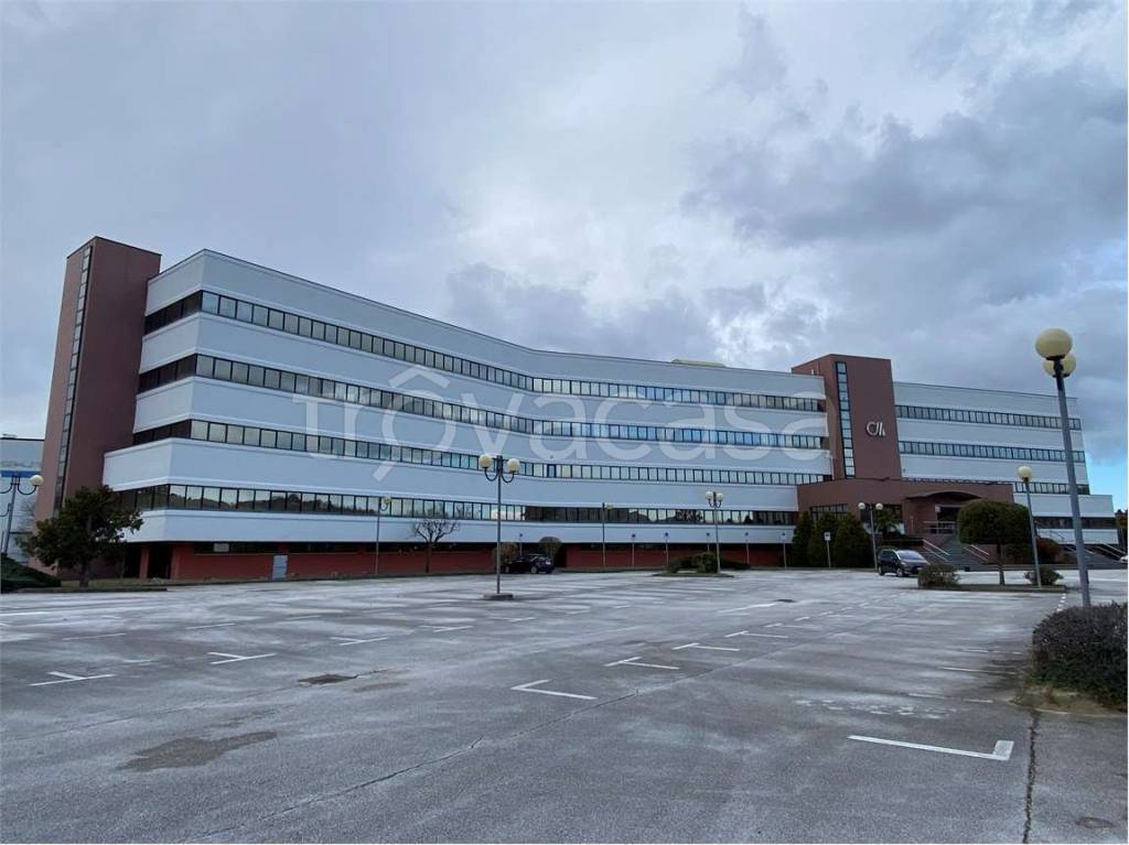 ufficio in affitto ad Osimo in zona Osimo Stazione