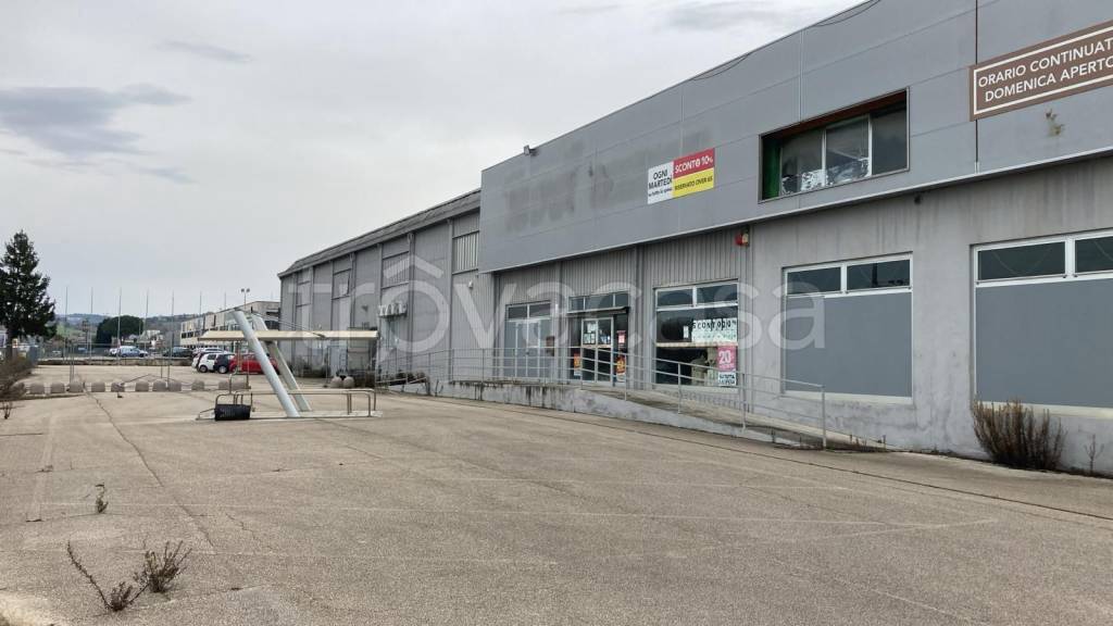 capannone in affitto ad Osimo in zona Osimo Stazione