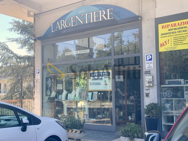 locale commerciale in affitto ad Osimo