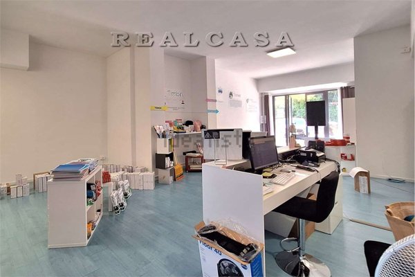 negozio in affitto ad Osimo