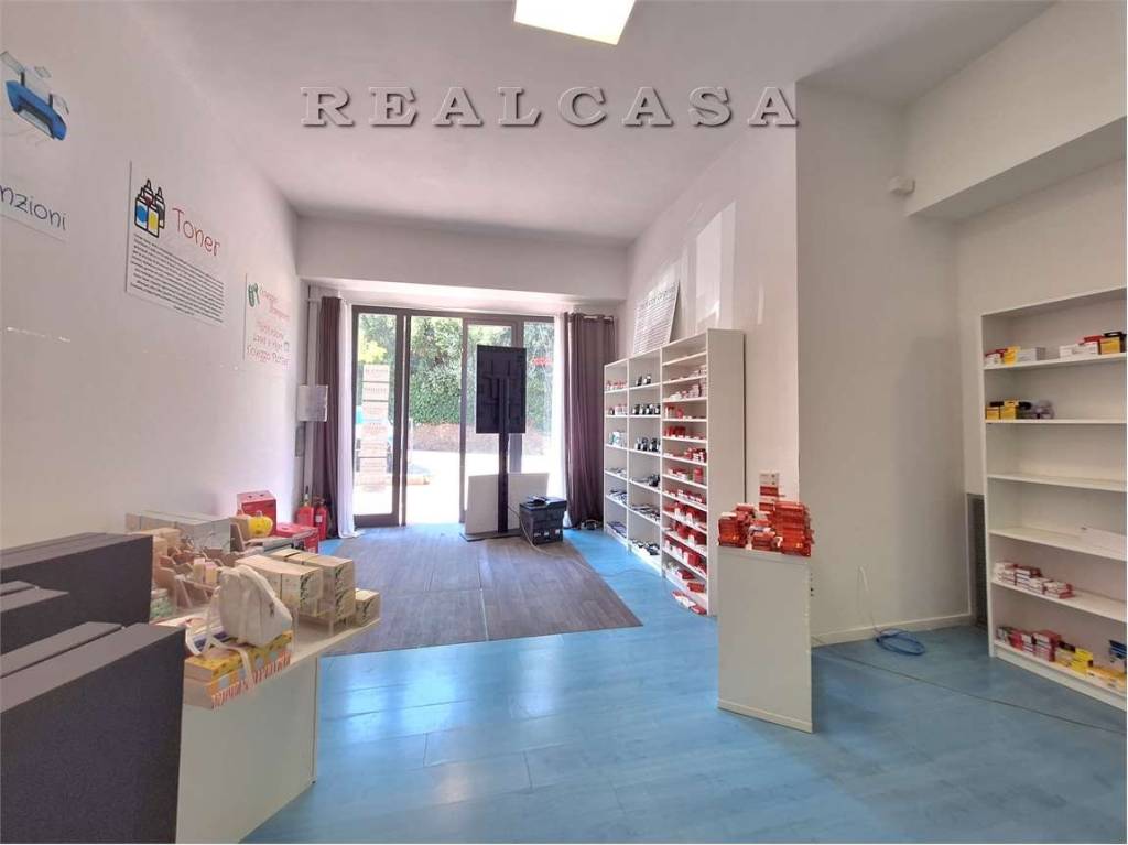 negozio in affitto ad Osimo