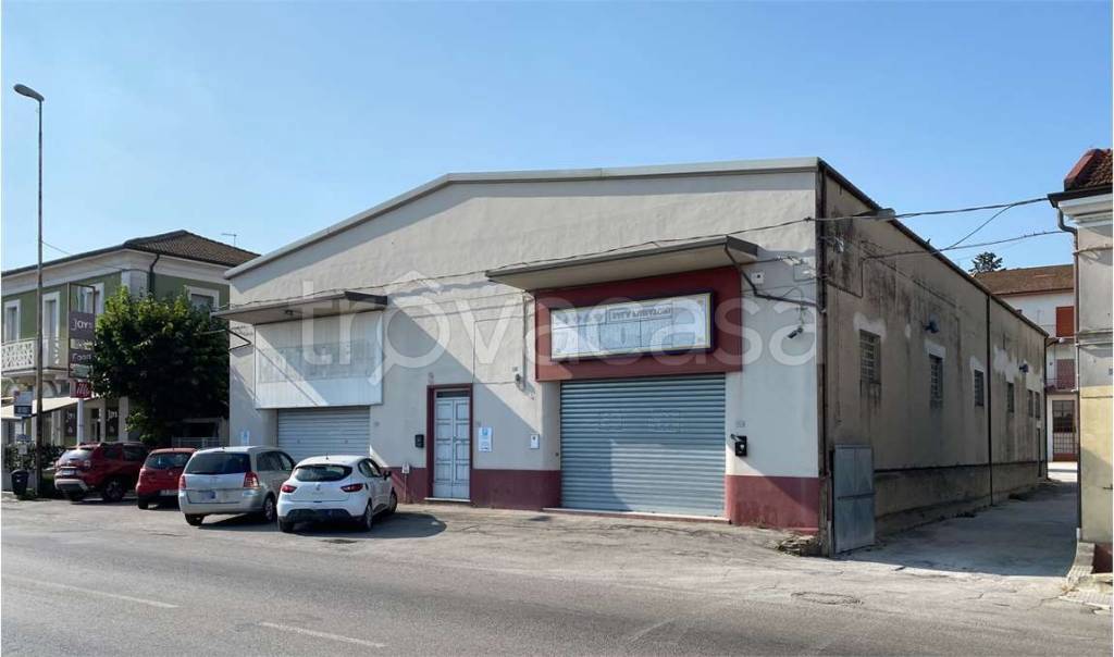 negozio in affitto ad Osimo in zona Osimo Stazione