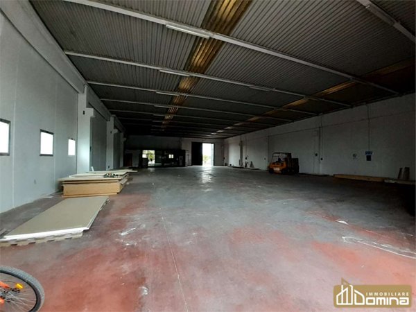 locale commerciale in affitto ad Osimo in zona San Biagio