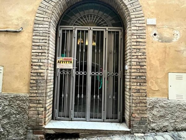 locale commerciale in affitto ad Osimo