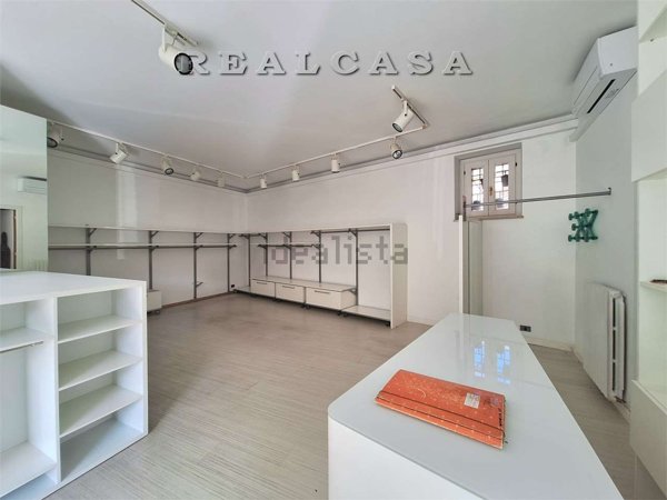 locale commerciale in affitto ad Osimo