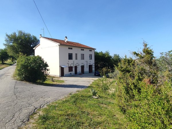casa indipendente in affitto ad Ostra