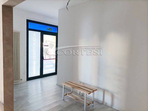 locale commerciale in affitto a Senigallia