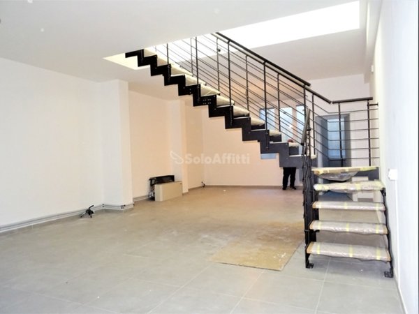 locale commerciale in affitto a Senigallia