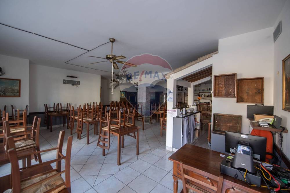 locale commerciale in affitto a Senigallia