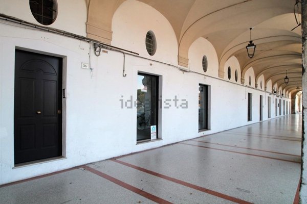locale commerciale in affitto a Senigallia