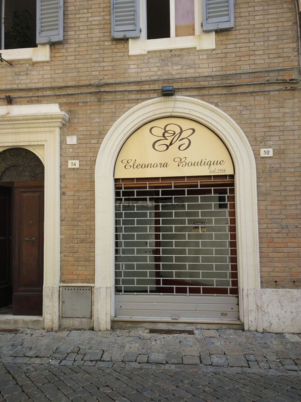 locale commerciale in affitto a Senigallia