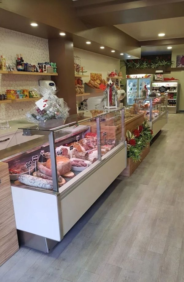 negozio in affitto a Senigallia in zona Borgo Passera